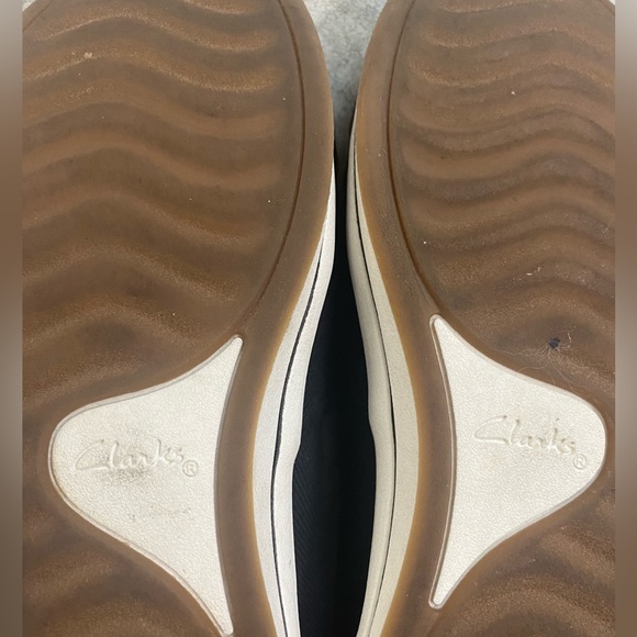 Clarks slip on shoes - Picture 3 of 4